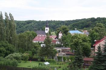 Pozůstalá část starých Všebořic s kostelem od východu (© Ivan Grisa, 07/2008)