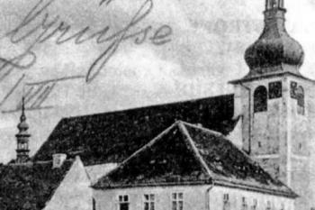 kostel na počátku 20. století (výřez z historické pohlednice) (© fotorepro Karel Kuča: Města a městečka v Čechách, na Moravě a ve Slezsku Pro-S (VI. díl), Libri, Praha 2004)