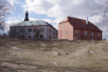 zámek a dům pro úřednictvo (© Aleš Novák, 03/2011)