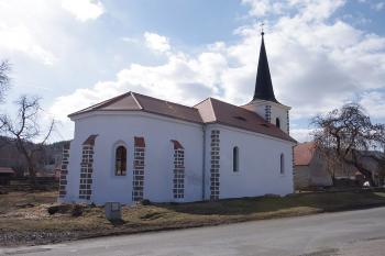 kostel již s novou, do daleka zářící fasádou (© Aleš Novák, 03/2011)