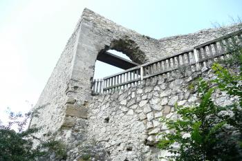 Zřícenina hradu Falkenstein (© aleshwarrior, 07/2014)