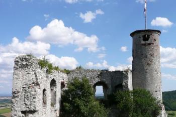 jižní palác s kaplí v přízemí a nárožní válcovou hláskou ( © Jan P. Štěpánek 07/2008)