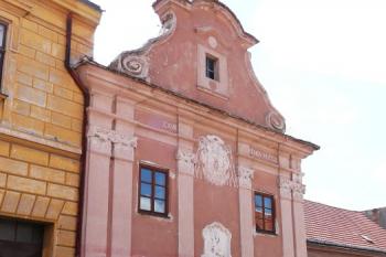uliční průčelí bývalé kaple Panny Marie Pomocné ( © Jan P. Štěpánek 07/2008)