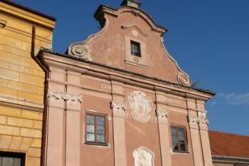 uliční průčelí bývalé kaple ( © Jan P. Štěpánek 07/2010)