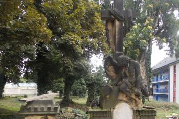 Náhrobek na hřbitově (© Johannes Cladis, 10/2014)