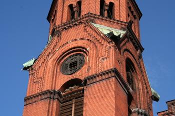 Detail horní části věže ( © Ivan Grisa 06/2009)