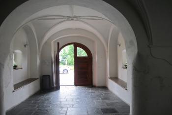 vstupní chodba (© D Dohňanský, 06/2017)