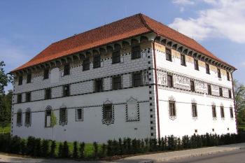 pohled na zámek od severozápadu ( © Jan P. Štěpánek 09/2006)