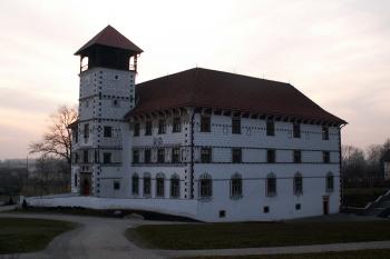 Pohled na zámek Stará Ves při západu slunce (© Miroslav BITTER 04/2005)