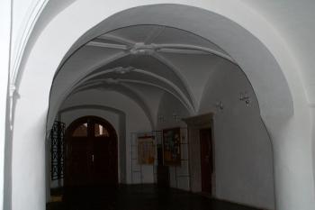 Průjezd do zámeckého dvora. ( © Miroslav BITTER 07/2005)