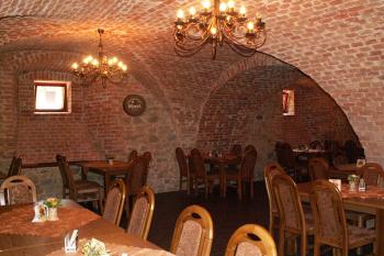 renesanční sklepení sloužící dnes jako zámecká vinárna (© Miroslav BITTER 07/2005)
