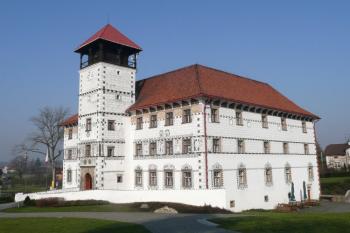 staroveský zámek od východu ( © Jan P. Štěpánek 05/2009)