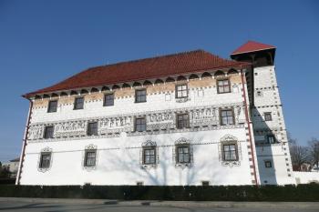 jihozápadní průčelí renesančního zámku ( © Jan P. Štěpánek 03/2009)