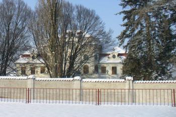 Bečváry - pohled na zámek od východu  (© Pavel Jarý, 01/2009)