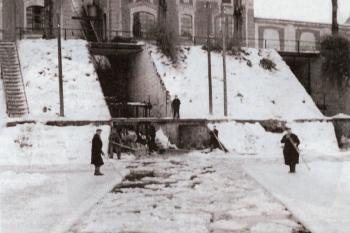 Doprava ledu do branické ledárny (© fotorepro 1947)