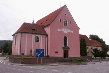 průčelí kostela od severu ( © Milan Caha 08/2008)