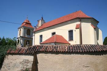 Kostelní areál od jihovýchodu (© Ivan Grisa, 08/2008)
