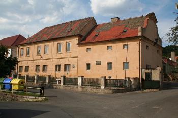 Správní budova panského dvora (© Ivan Grisa, 08/2008)