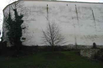Sv. část plášťové zdi ( © Dušan Dohňanský 02/2014)