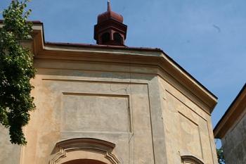 Presbytář a sakristie z jihu (© Ivan Grisa, 08/2008)