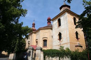 Kostelní areál od jihovýchodu (© Ivan Grisa, 08/2008)