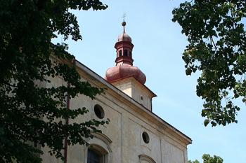 Severní stěna kostela (© Ivan Grisa, 08/2008)