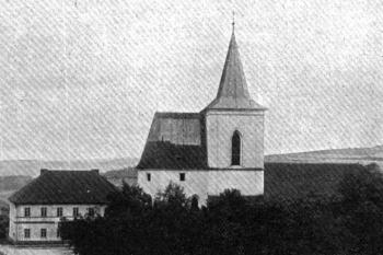 kostel od severu na počátku 20. století (© Antonín Podlaha: Posvátná místa království Českého; Díl 1. Vikariáty: Českobrodský, Černokostelecký, Mnichovický a Prosecký, Dědictví sv. Jana Nepomuckého, Praha 1907)