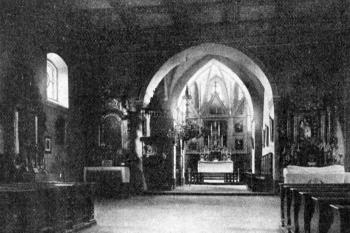 pohled do lodi a presbytáře na počátku 20. století (© Antonín Podlaha: Posvátná místa království Českého; Díl 1. Vikariáty: Českobrodský, Černokostelecký, Mnichovický a Prosecký, Dědictví sv. Jana Nepomuckého, Praha 1907)