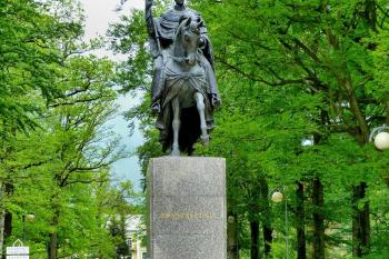Pomník Františka I. se sochou sedicí na koni ( © František Kinař 05/2017)