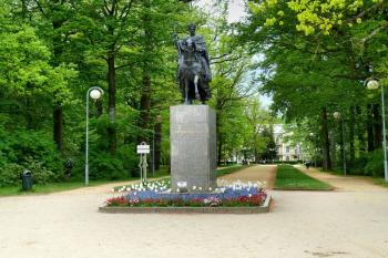 Pomník Františka I. se sochou sedicí na koni ( © František Kinař 05/2017)