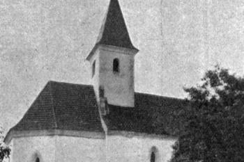 kostel od severu na počátku 20. století (© Antonín Podlaha: Posvátná místa království Českého; Díl 1. Vikariáty: Českobrodský, Černokostelecký, Mnichovický a Prosecký, Dědictví sv. Jana Nepomuckého, Praha 1907)