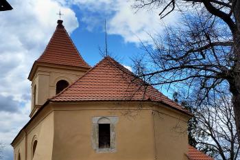 kostel sv. Prokopa (© František Kinař, 04/2015)