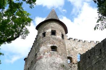 nárožní vížka tzv. ušnicové západní bašty s kasematy ( © Jan P. Štěpánek 05/2008)
