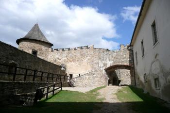 komunikační prostor před barokním palácem, mezi 3. a 4. branou ( © Jan P. Štěpánek 05/2008)