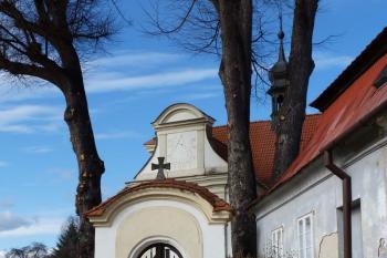  kostel sv. Václava se zvonicí ( © František Kinař 05/2017)