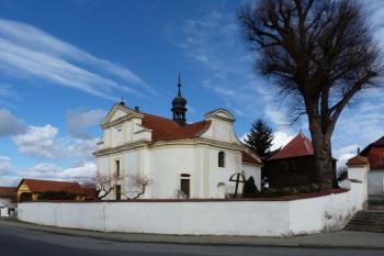 kostel sv. Václava se zvonicí ( © František Kinař 05/2017)