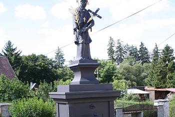 Litinová socha sv. Jana Nepomuckého, vyrobená v místních železárnách (© Ivan Grisa, 08/2008)