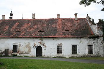Jižní průčelí spodní budovy (© Ivan Grisa, 08/2008)