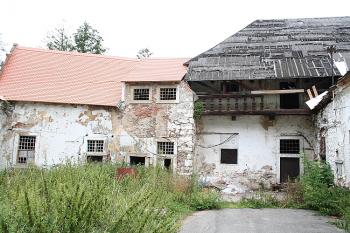 Jižní část dvorního traktu (© Ivan Grisa, 08/2008)