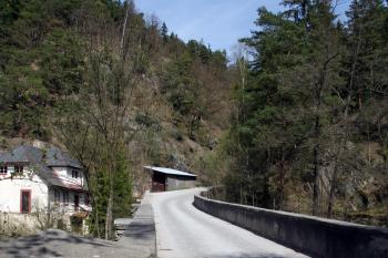 Vjezd na most od Rabštejna ( © Iva Spurná 29.4.2010)