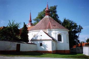 Kostel sv. Ducha a věž Lorety (© Jiří Cukr, 1999)