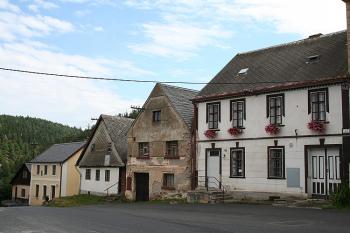 Severní část východní strany náměstí (© Ivan Grisa, 08/2008)