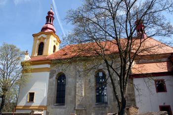 Kostel od hradu ( © Iva Spurná 29.4.2010)