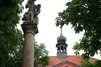 Sloup s Archandělem Michaelem před radnicí (© Ivan Grisa, 08/2008)