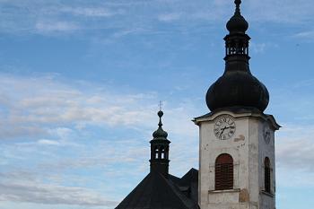 Kostel od východu (z náměstí) (© Ivan Grisa, 08/2008)