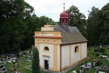 Pohled na kapli z terasy kostela svaté Barbory (© Ivan Grisa, 08/2008)