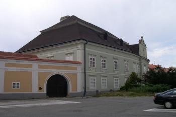 Zámek od jihu ( © Ivan Grisa 08/2005)
