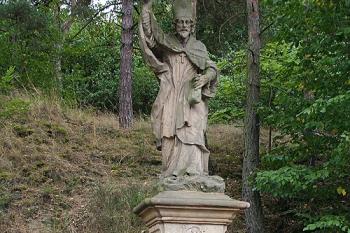 Socha sv. Mikuláše nad kostelem sv. Barbory (© Ivan Grisa, 08/2008)