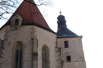 Presbytář a zadní věž ( © Iva Spurná 26.4.2010)