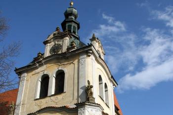 Nárožní přední věže ( © Iva Spurná 26.4.2010)